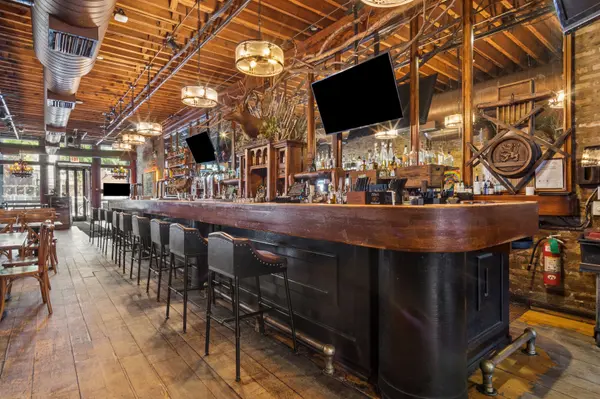 1072 N Milwaukee AVE, Chicago, IL 60642