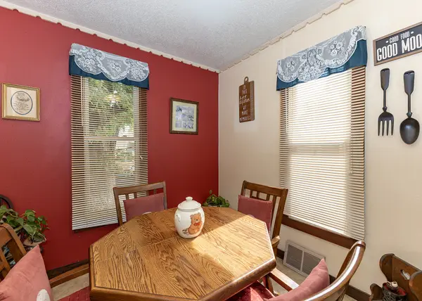 2014 Roosevelt ST, Clinton, IA 52732