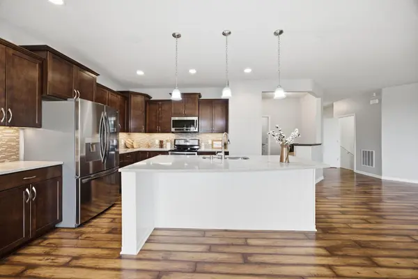 8270 Arrowwood LN N, Maple Grove, MN 55369