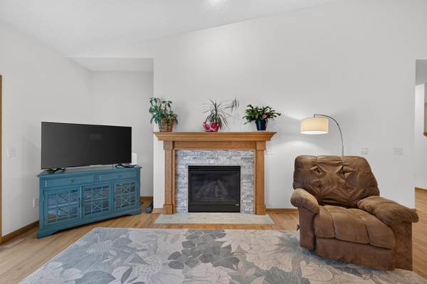 3896 Darling DR, Woodbury, MN 55125