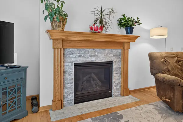3896 Darling DR, Woodbury, MN 55125