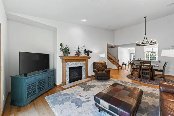 3896 Darling DR, Woodbury, MN 55125