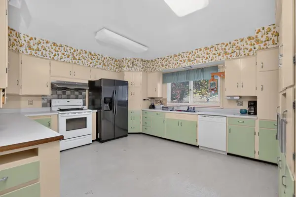 1532 MAPLE AVE, Oshkosh, WI 54902