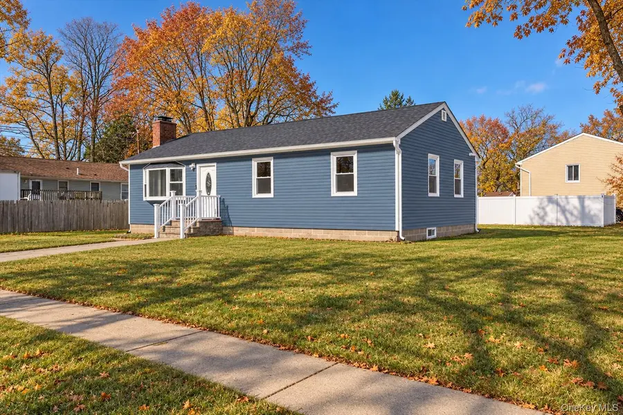 93 Garfield BLVD #93, Farmingdale, NY 11735
