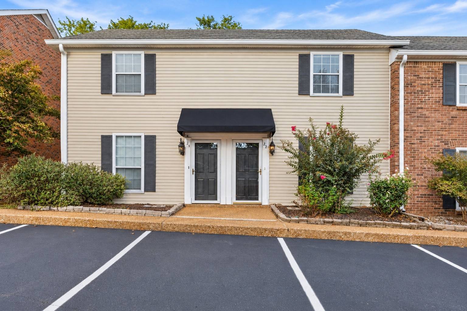 200 N Royal Oaks Blvd #J2, Franklin, TN 37067