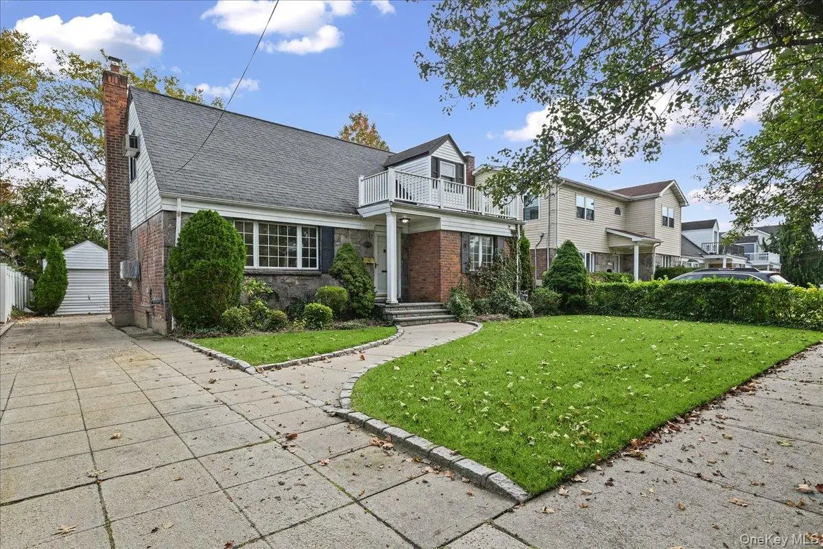 121 Norman ST, New Hyde Park, NY 11040