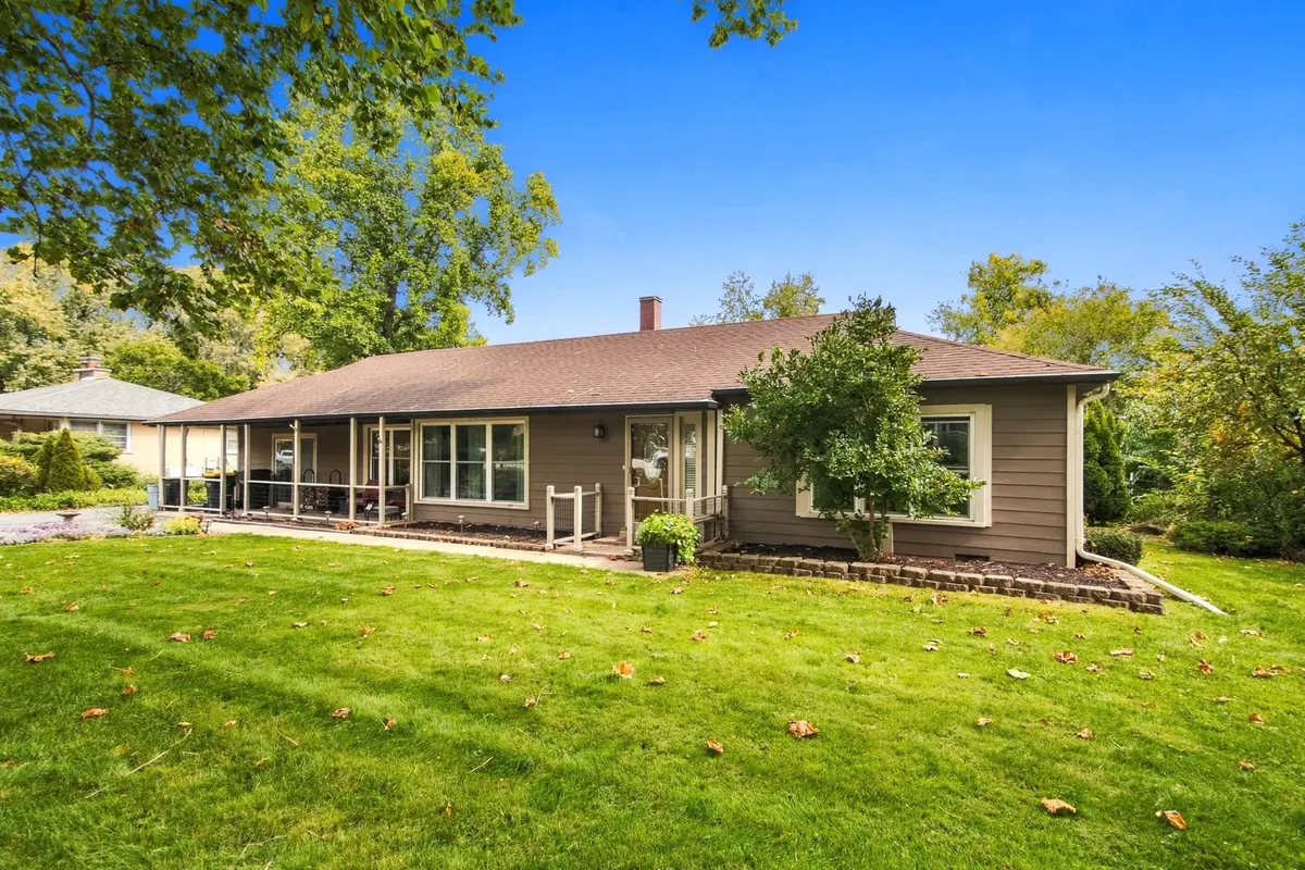 2N061 Virginia AVE, Glen Ellyn, IL 60137
