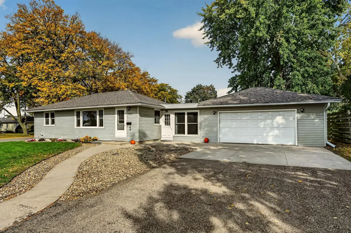 1211 9th ST NW, Rochester, MN 55901