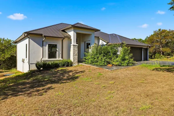 1404 Fault Line DR, Horseshoe Bay, TX 76577