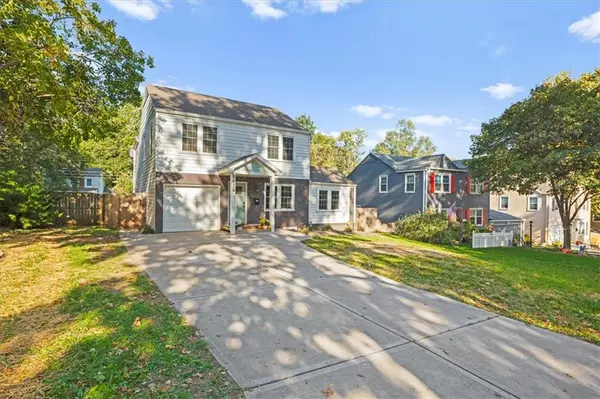 8639 Maiden LN, Kansas City, MO 64114