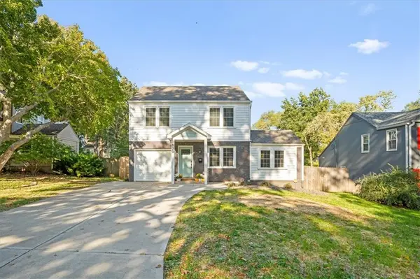 8639 Maiden LN, Kansas City, MO 64114