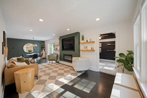 8639 Maiden LN, Kansas City, MO 64114