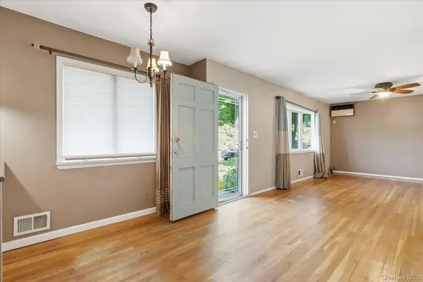 33 Shenandoah BLVD, Port Jefferson, NY 11776