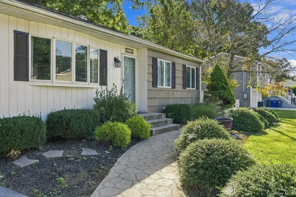 33 Shenandoah BLVD, Port Jefferson, NY 11776