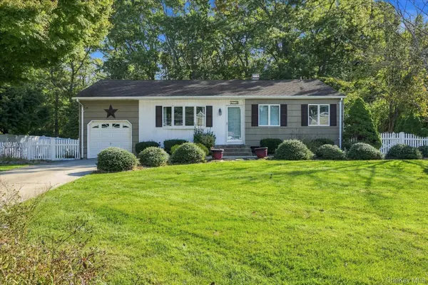 33 Shenandoah BLVD, Port Jefferson, NY 11776