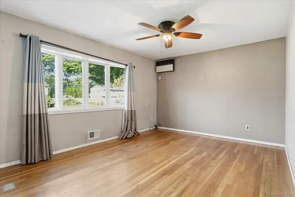 33 Shenandoah BLVD, Port Jefferson, NY 11776