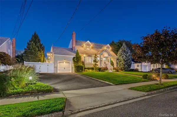 60 Nearwater AVE, Massapequa, NY 11758