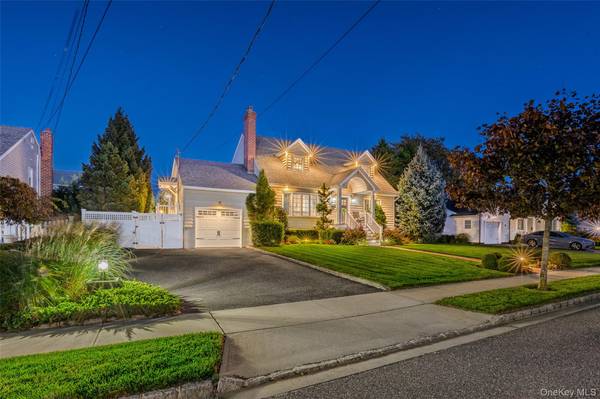 60 Nearwater AVE, Massapequa, NY 11758
