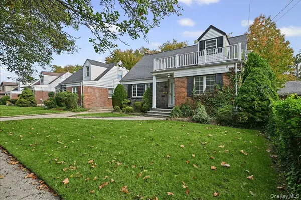 121 Norman ST, New Hyde Park, NY 11040