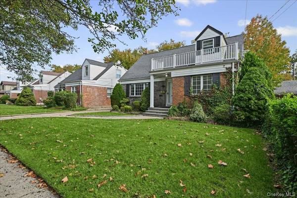 121 Norman ST, New Hyde Park, NY 11040