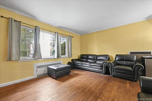 121 Norman ST, New Hyde Park, NY 11040