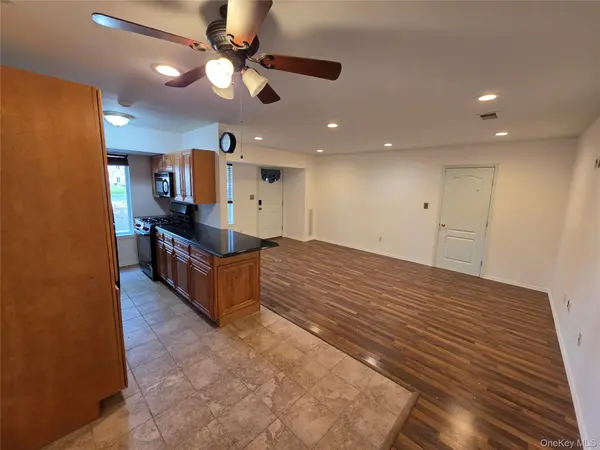 7 Idaho CT #7, Coram, NY 11727