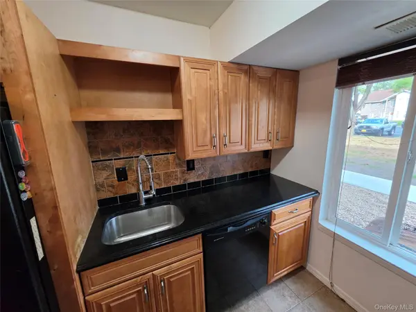 7 Idaho CT #7, Coram, NY 11727