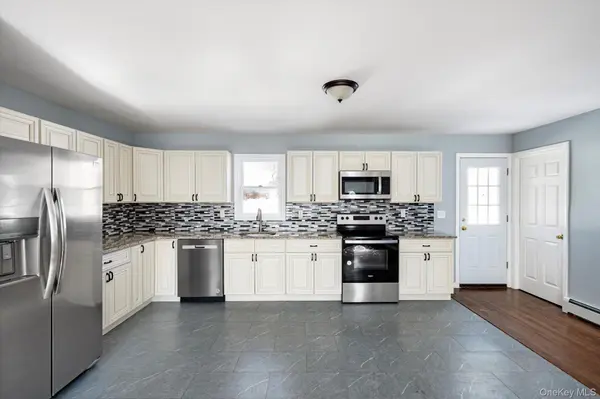 93 Garfield BLVD #93, Farmingdale, NY 11735