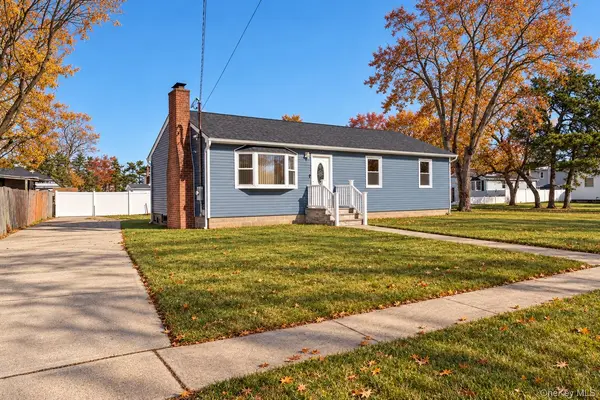 93 Garfield BLVD #93, Farmingdale, NY 11735