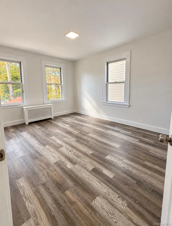 88-30 79th AVE, Glendale, NY 11385