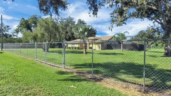 302 N WEBB RD, Plant City, FL 33566