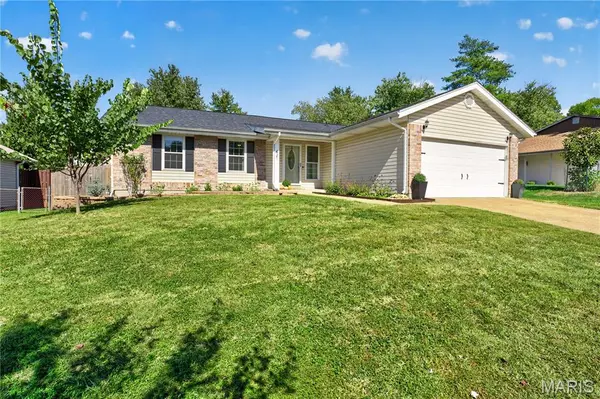 421 Talbert CT, Ballwin, MO 63021