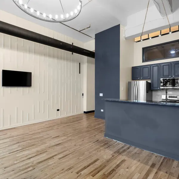 1224 W Van Buren ST #222, Chicago, IL 60607