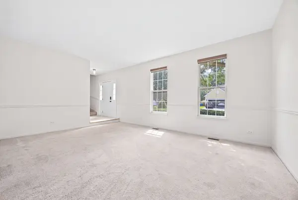 1255 Chicory LN, Naperville, IL 60564