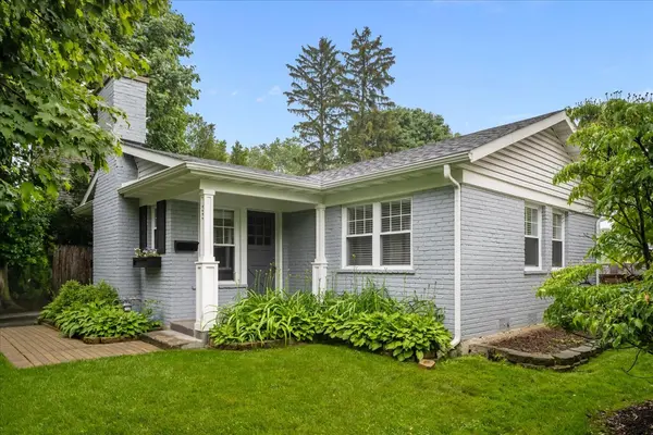 33 S June TER, Lake Forest, IL 60045