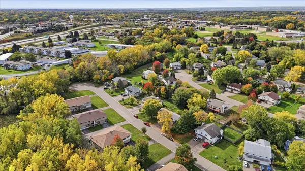 6838 Sandlewood RD, Woodbury, MN 55125