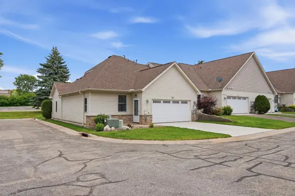 797 Parkside LN, Columbia Heights, MN 55421