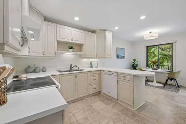 8060 Pennsylvania RD, Bloomington, MN 55438