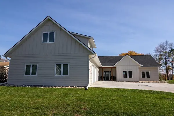 1949 Rosewood LN SE, Alexandria, MN 56308