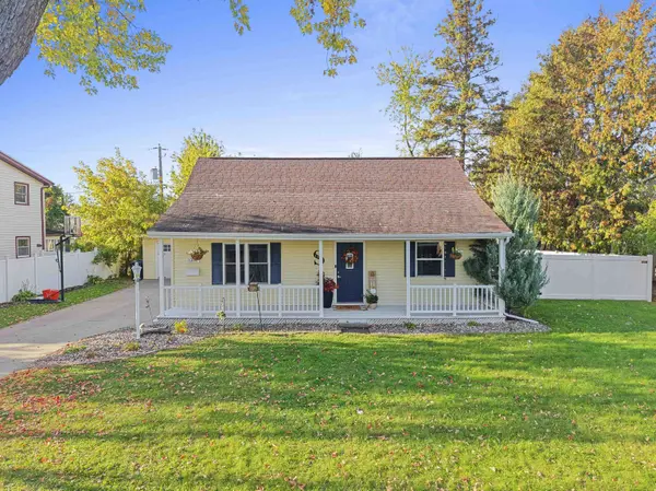1306 S RIVERDALE DR, Appleton, WI 54914