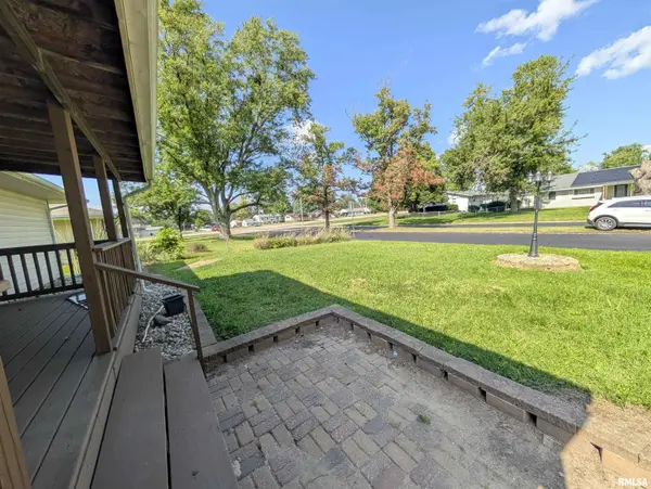 104 MEADOWVIEW LN, Washington, IL 61571