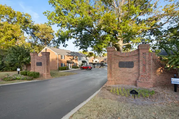 200 N Royal Oaks Blvd #J2, Franklin, TN 37067