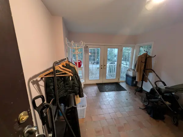 255 Indian RD #2nd Floor Unit, Toronto W01, ON M6R 2X3