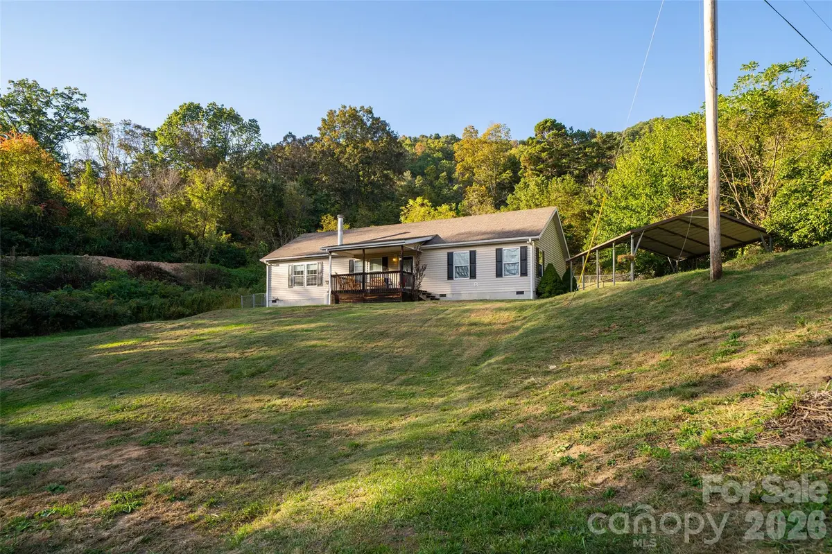 23 Yorkie DR, Clyde, NC 28721