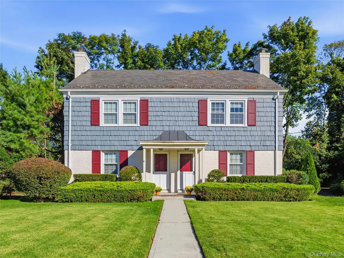37 Bayview CT, Manhasset, NY 11030