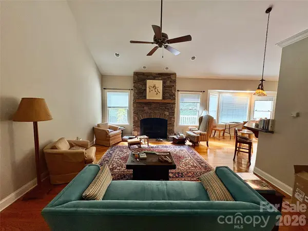 502 Pace RD, Hendersonville, NC 28792