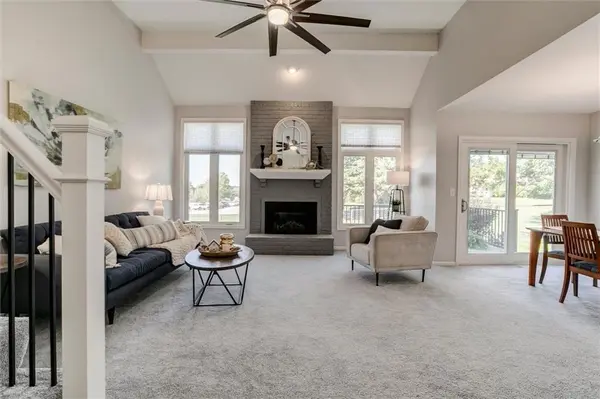 8001 Cottonwood ST, Lenexa, KS 66215