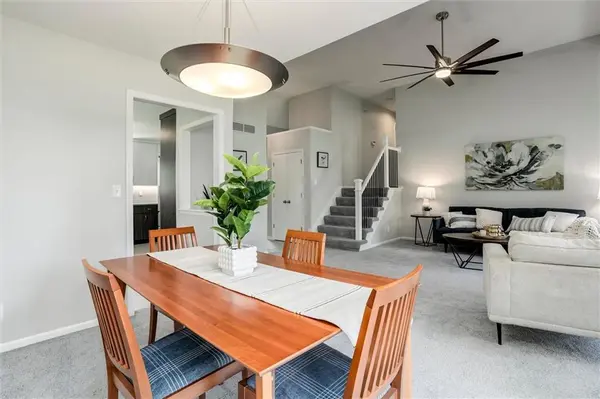 8001 Cottonwood ST, Lenexa, KS 66215
