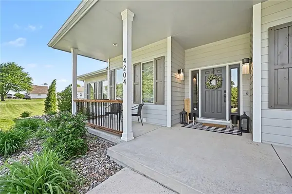 4204 SE Wingate CIR, Blue Springs, MO 64014