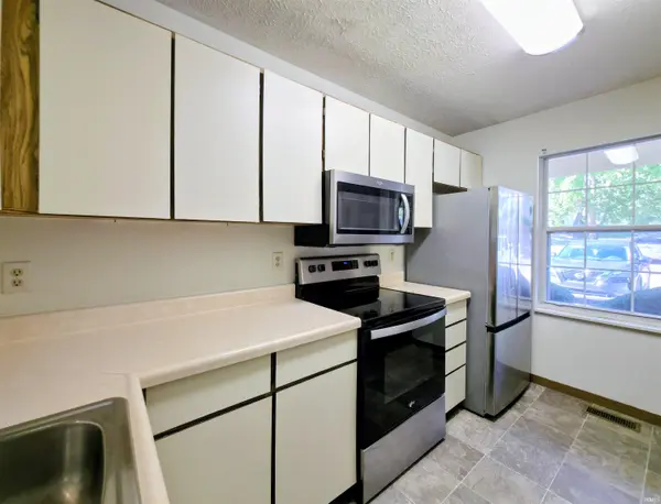 2453 S Burberry LN, Bloomington, IN 47401-4522